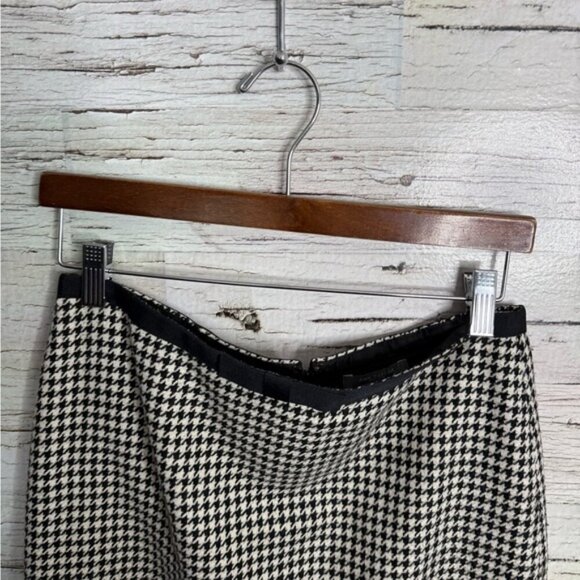 Ann Taylor Black and White Pencil Skirt Knee-Length size 8P - Picture 3 of 6